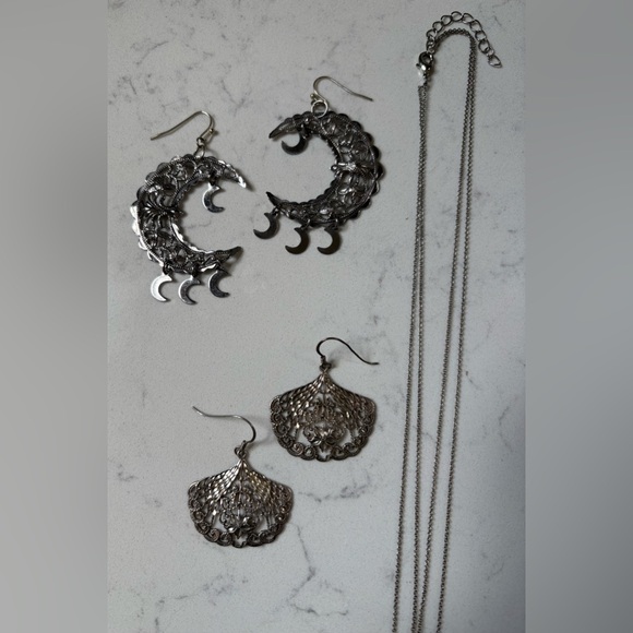Vintage Filigree Fans Crescent Moon Earrings & Moon Drop Necklace - Picture 3 of 3